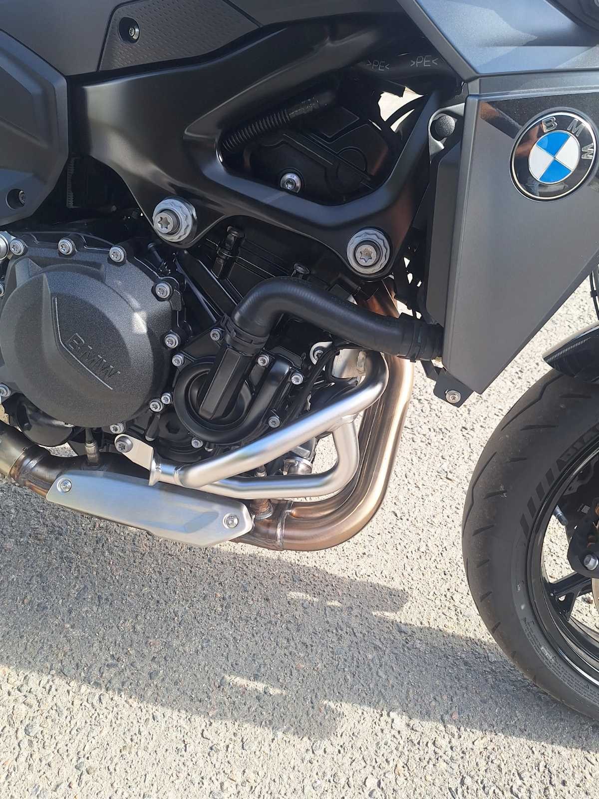 F 900 R
