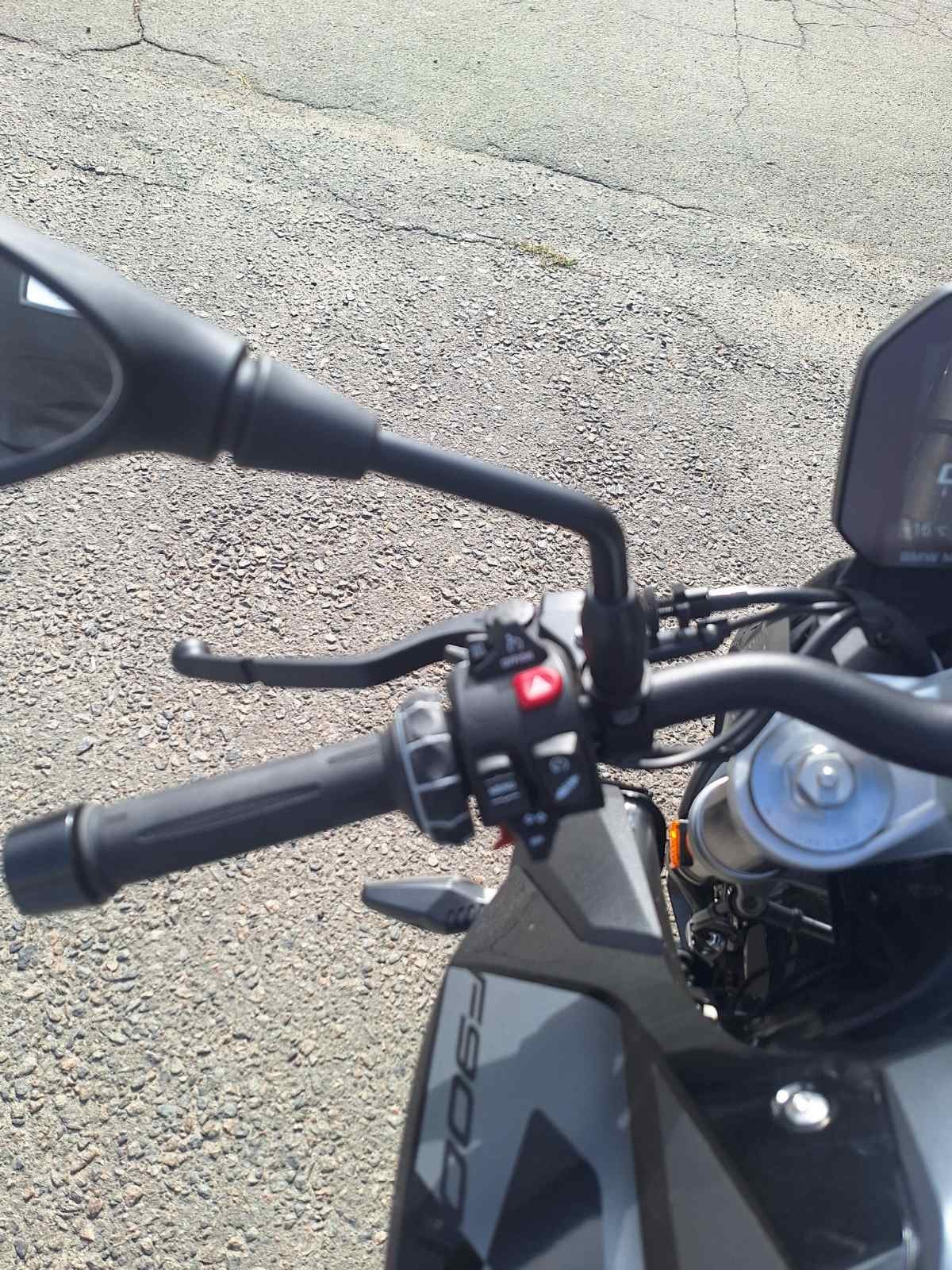 F 900 R