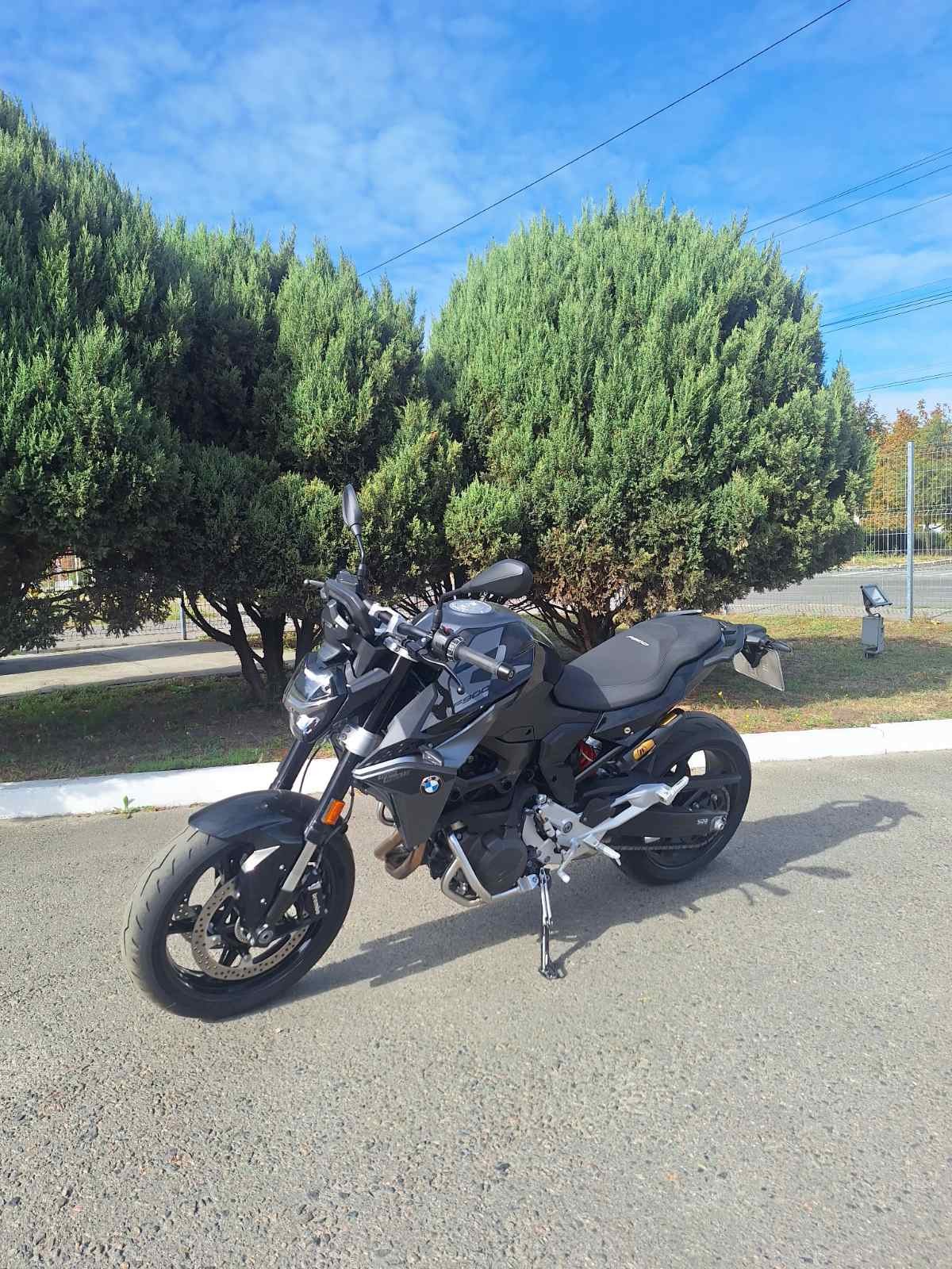 F 900 R