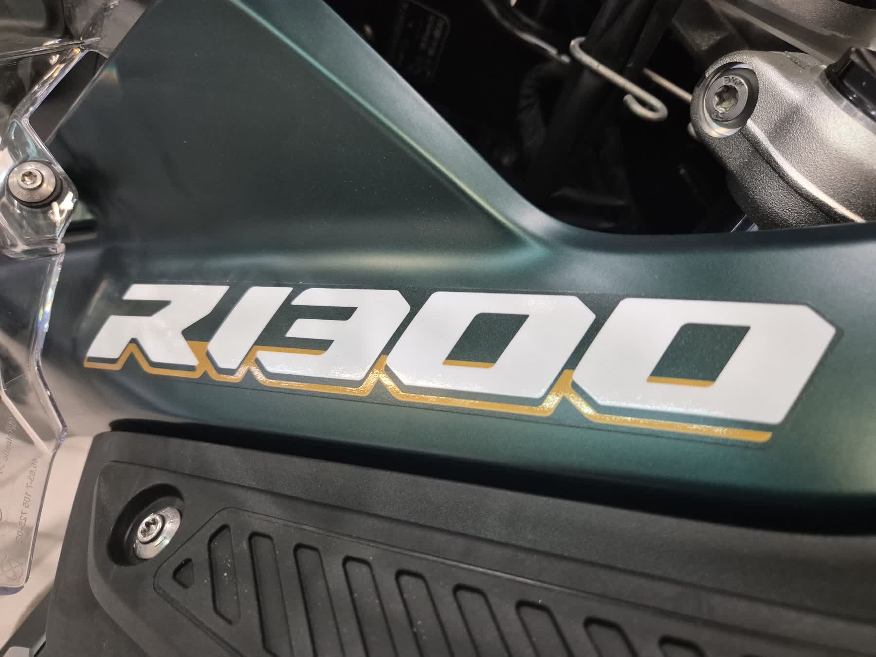 F 900 R