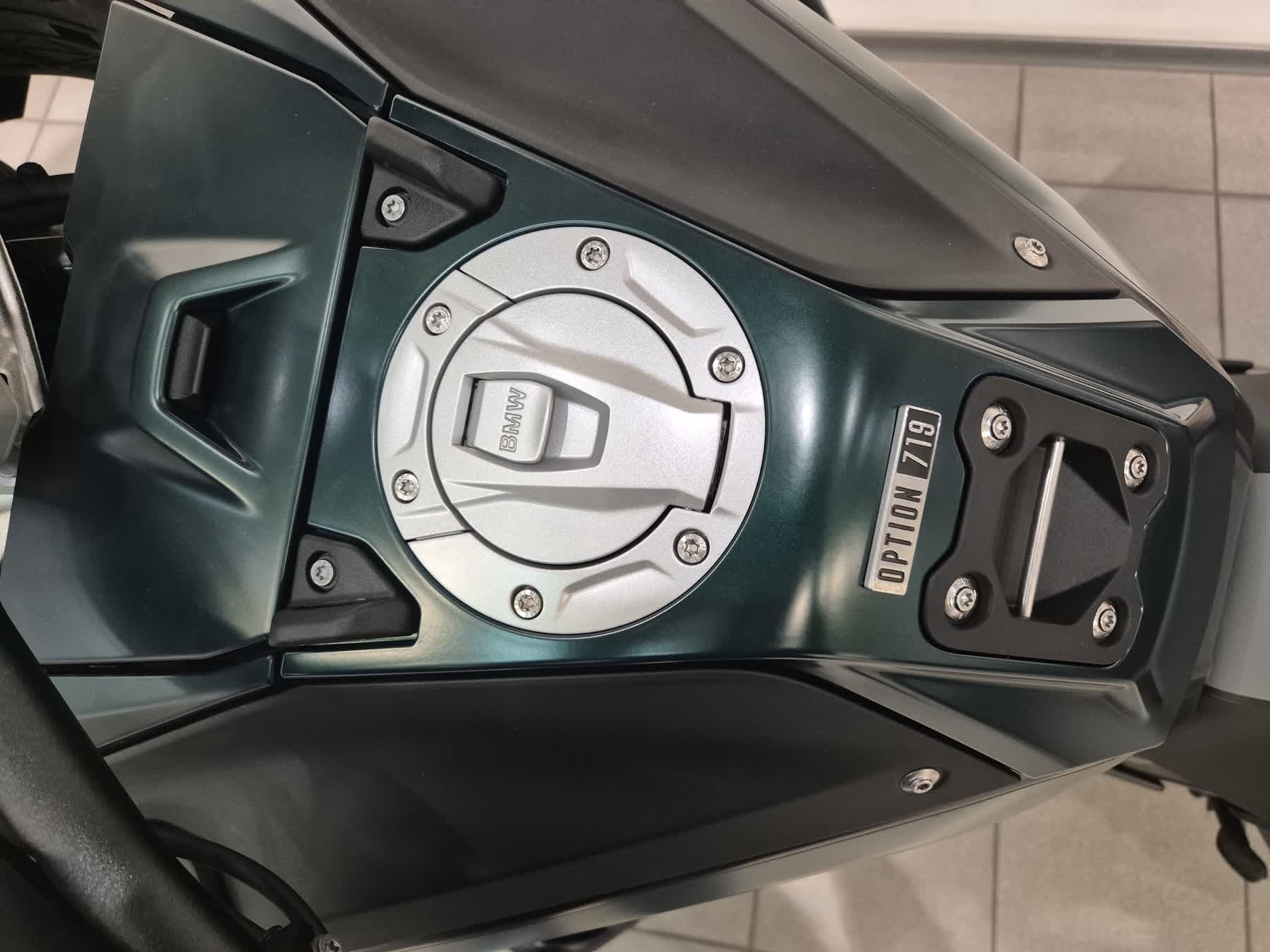 F 900 R
