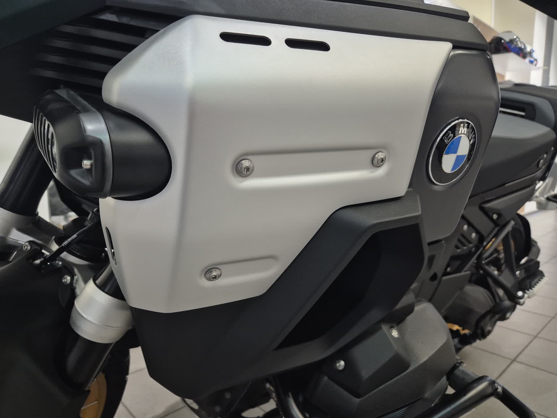 F 900 R