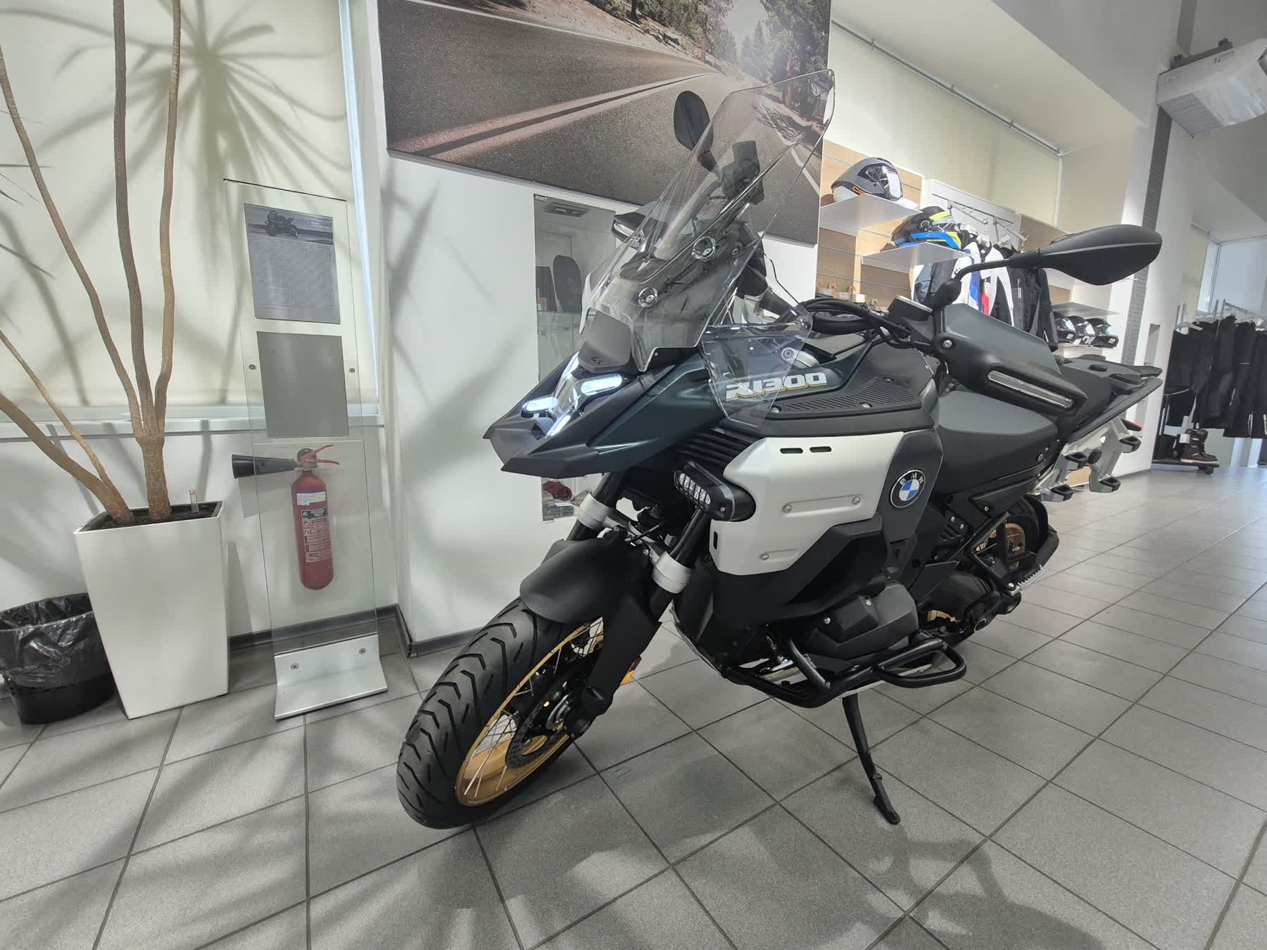 F 900 R