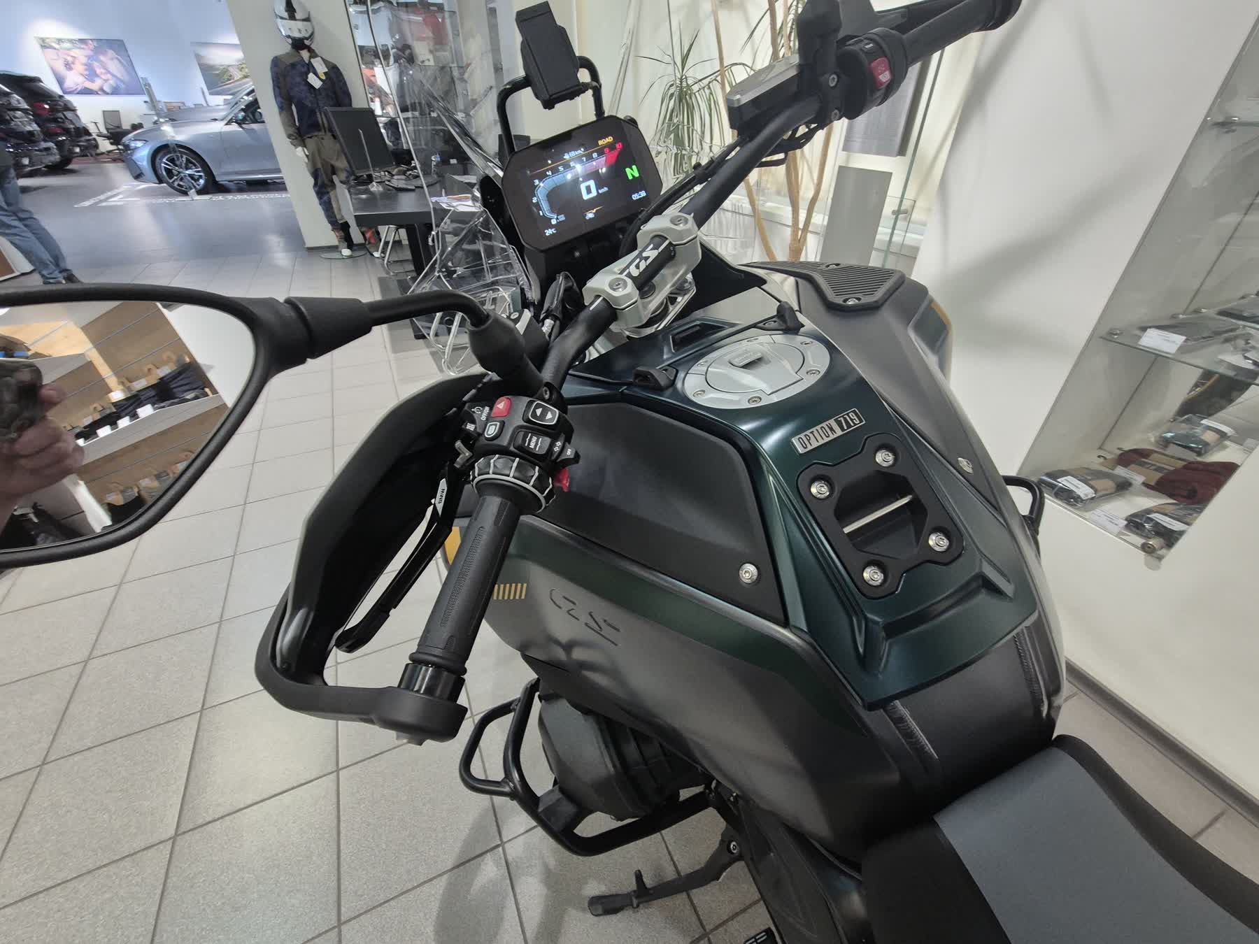 F 900 R