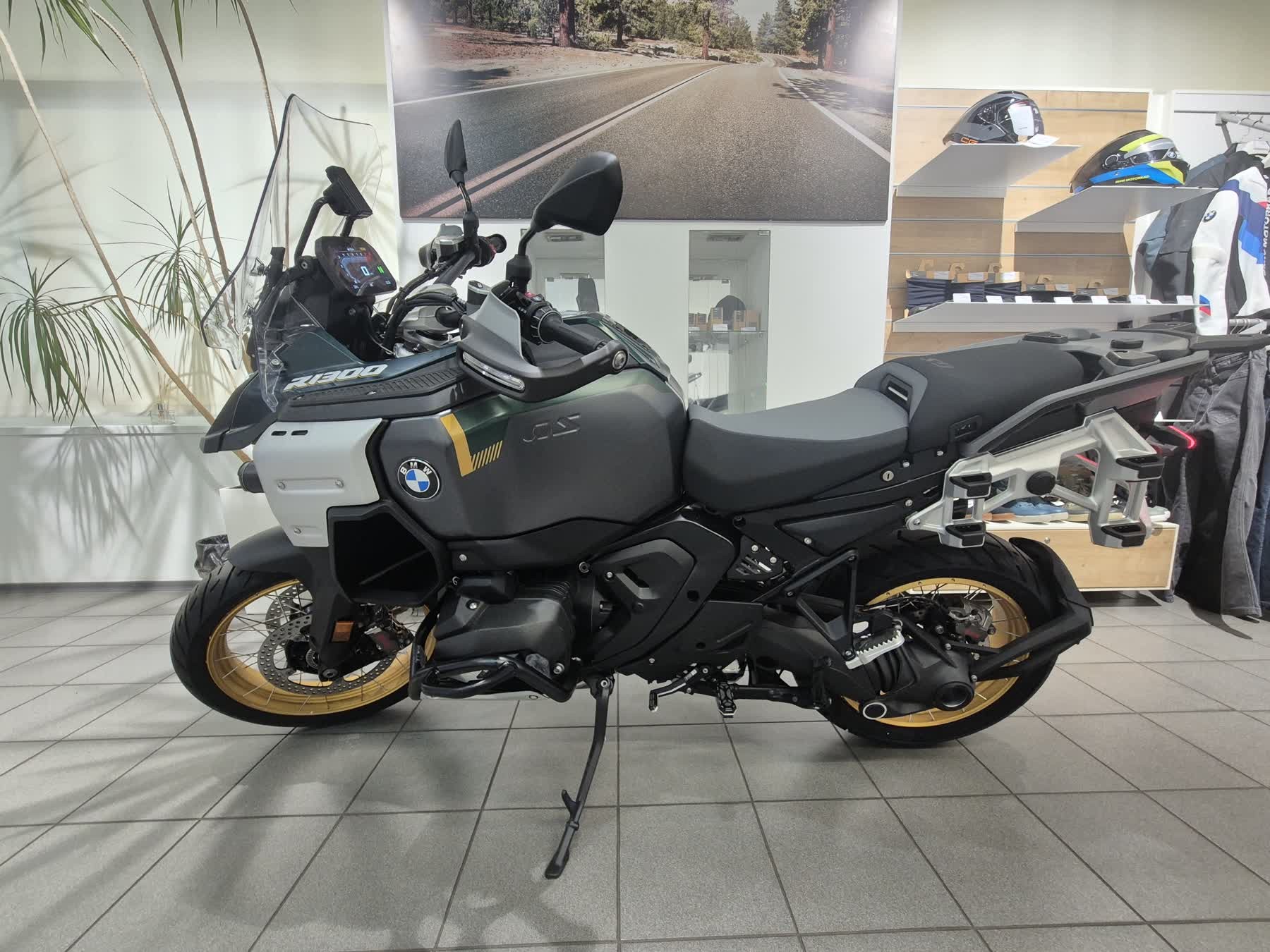 F 900 R