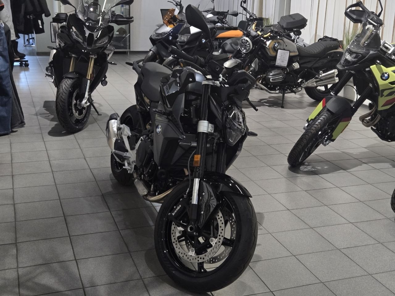 F 900 R