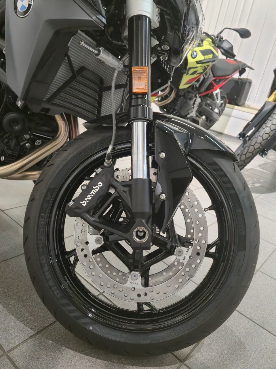 F 900 R
