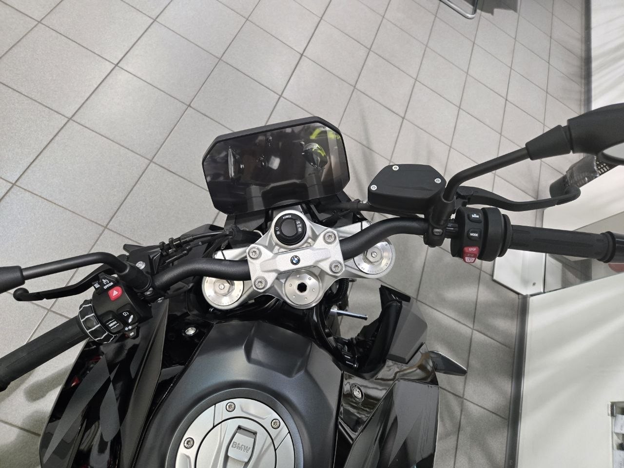 F 900 R
