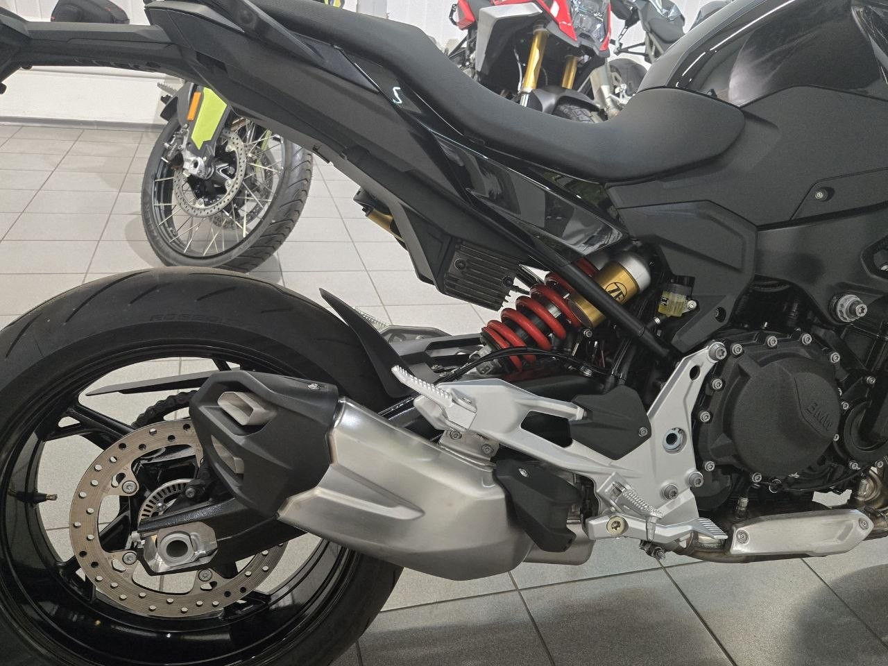 F 900 R
