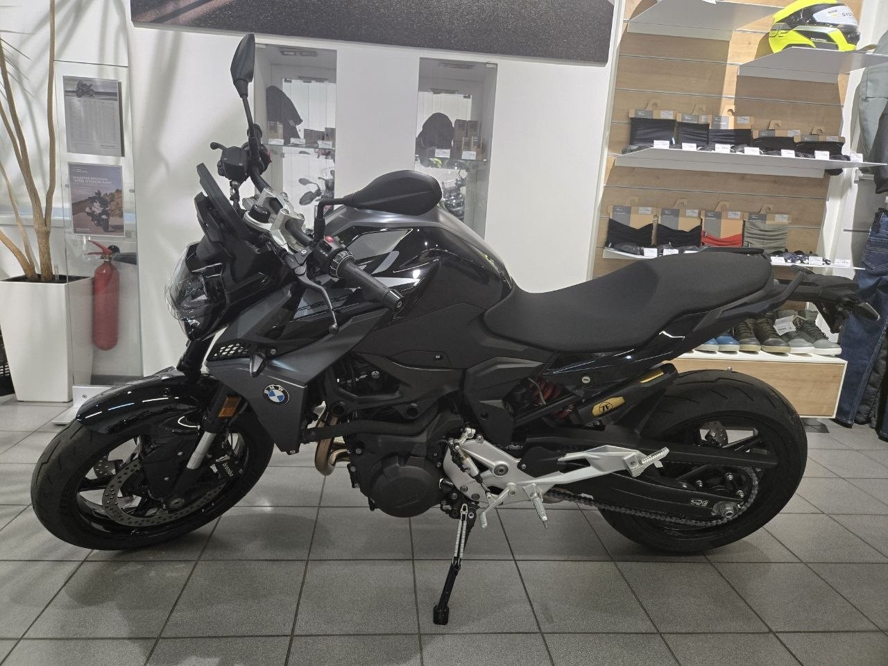 F 900 R