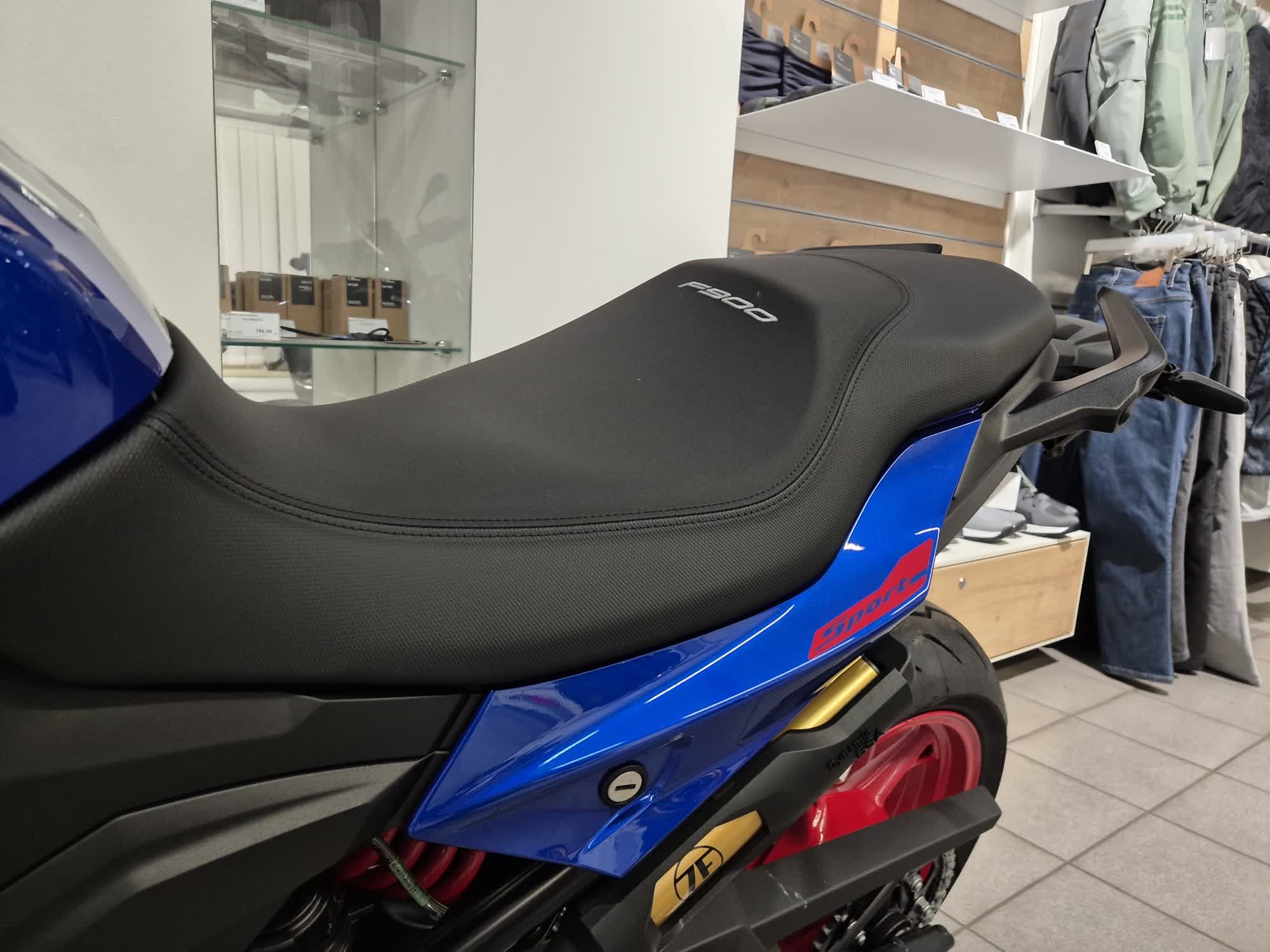 BMW Motorrad F 900 R