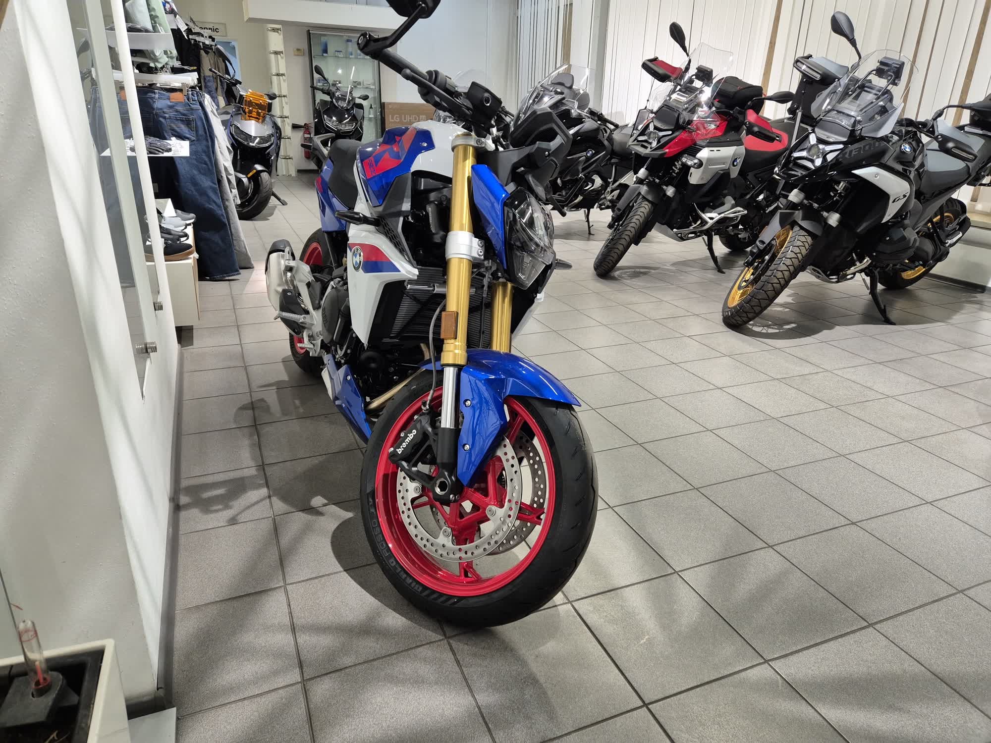 BMW Motorrad F 900 R