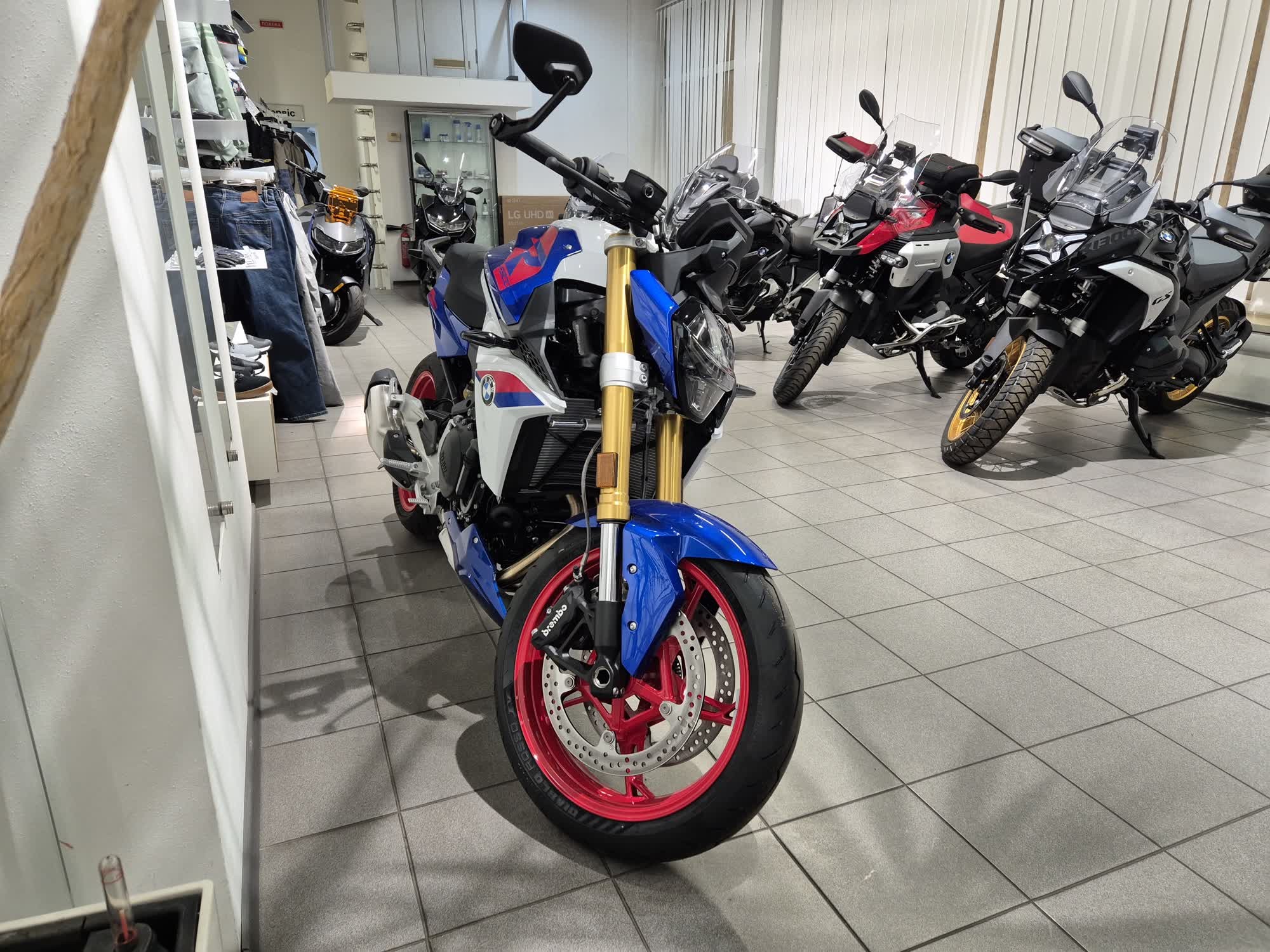 BMW Motorrad F 900 R