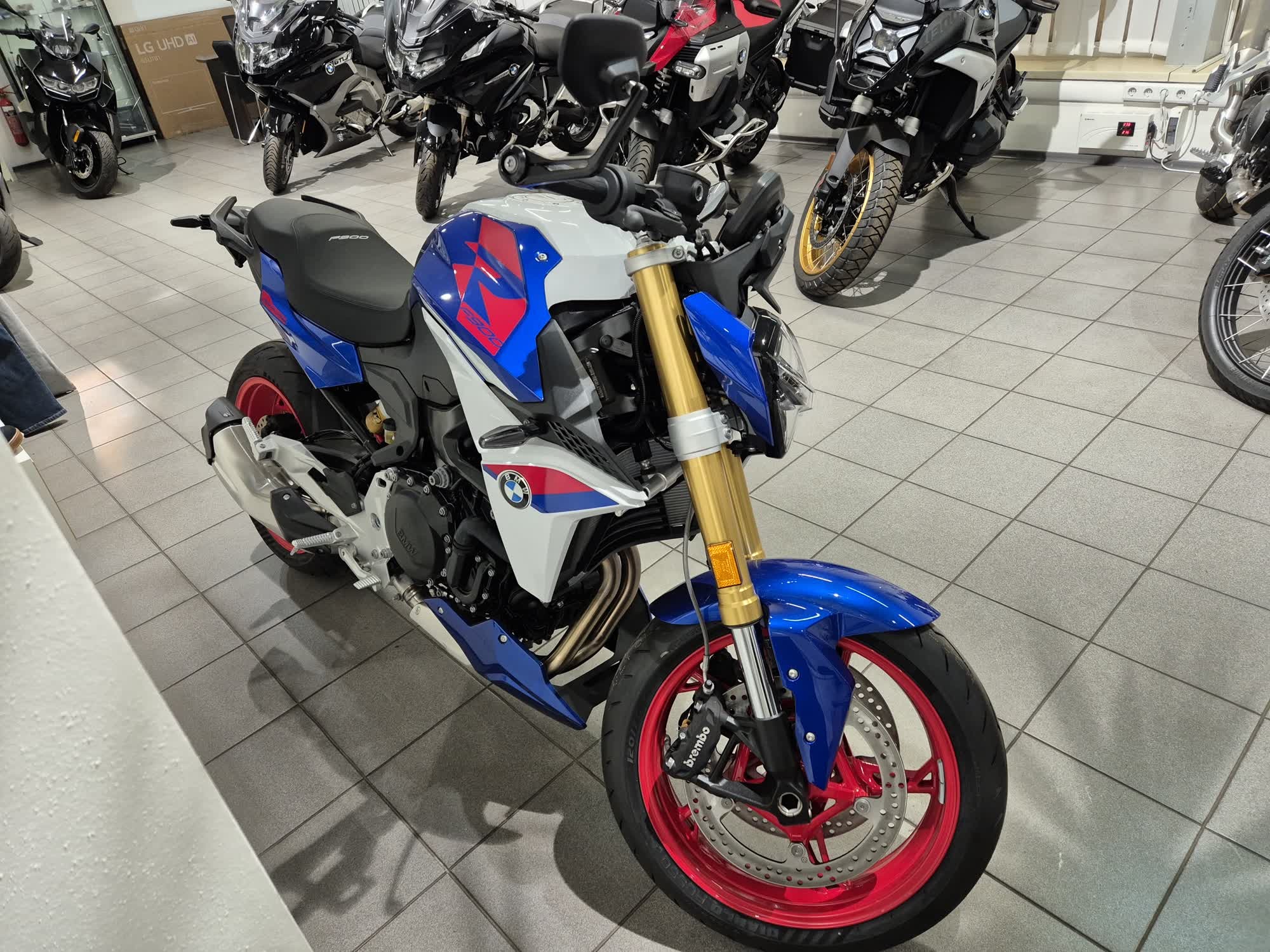 BMW Motorrad F 900 R