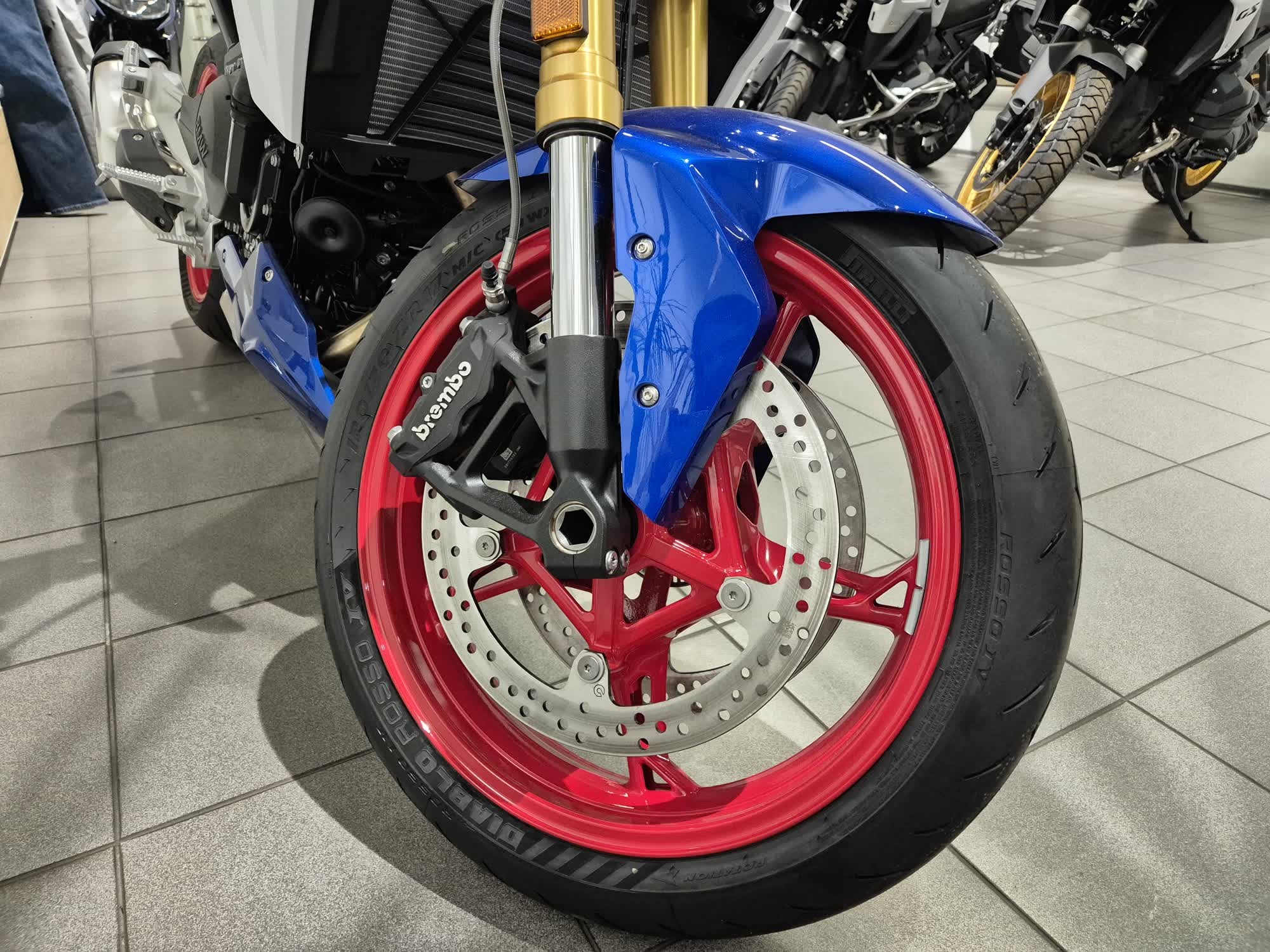 BMW Motorrad F 900 R