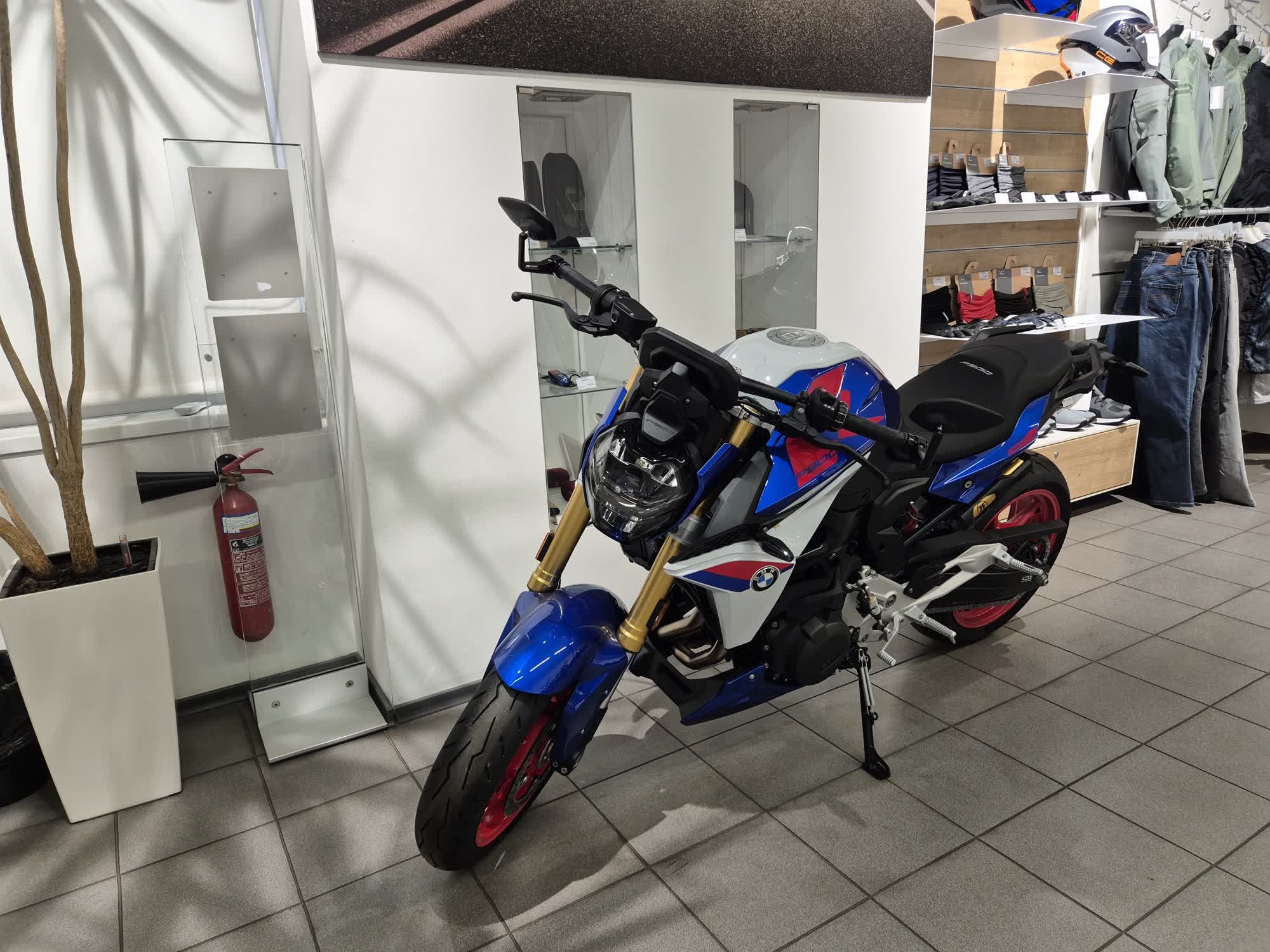 BMW Motorrad F 900 R