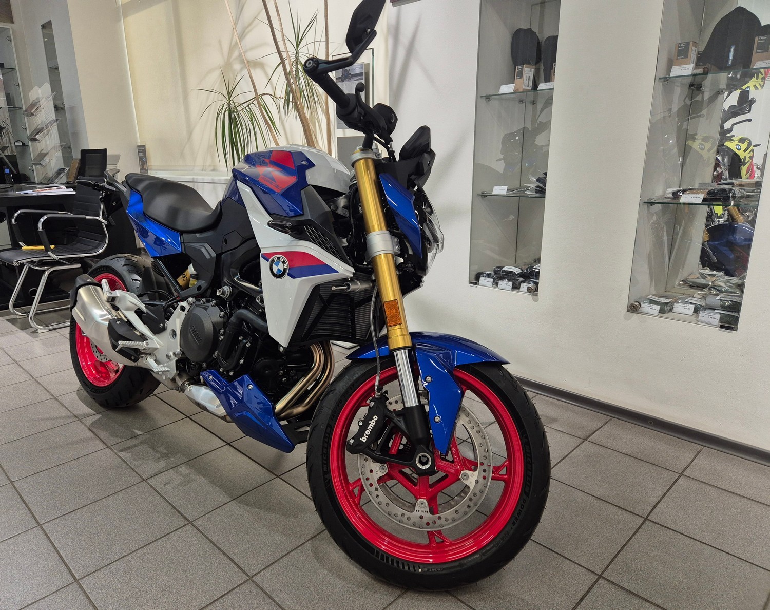 F900R
