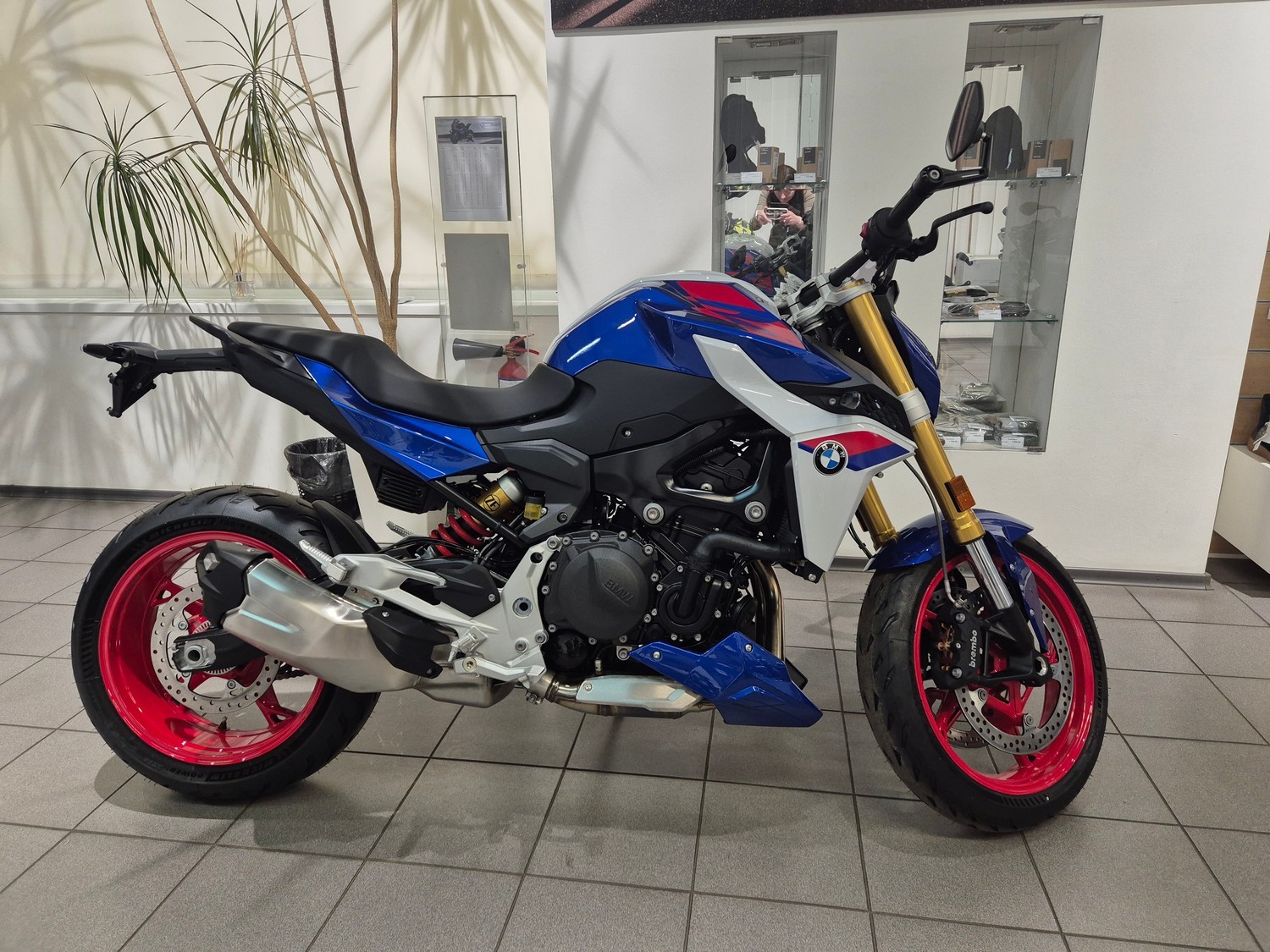 F900R