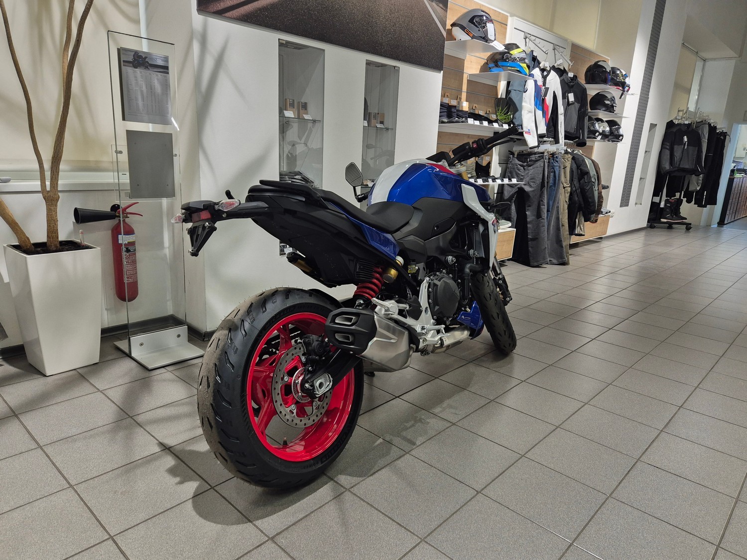 F900R