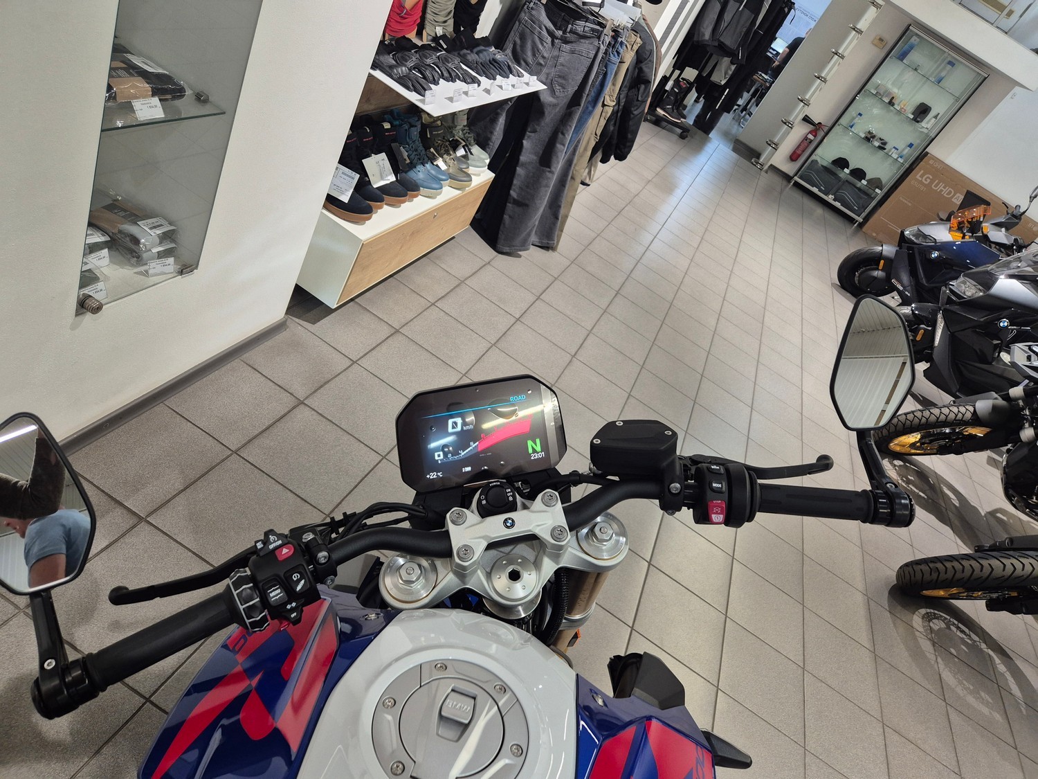 F900R
