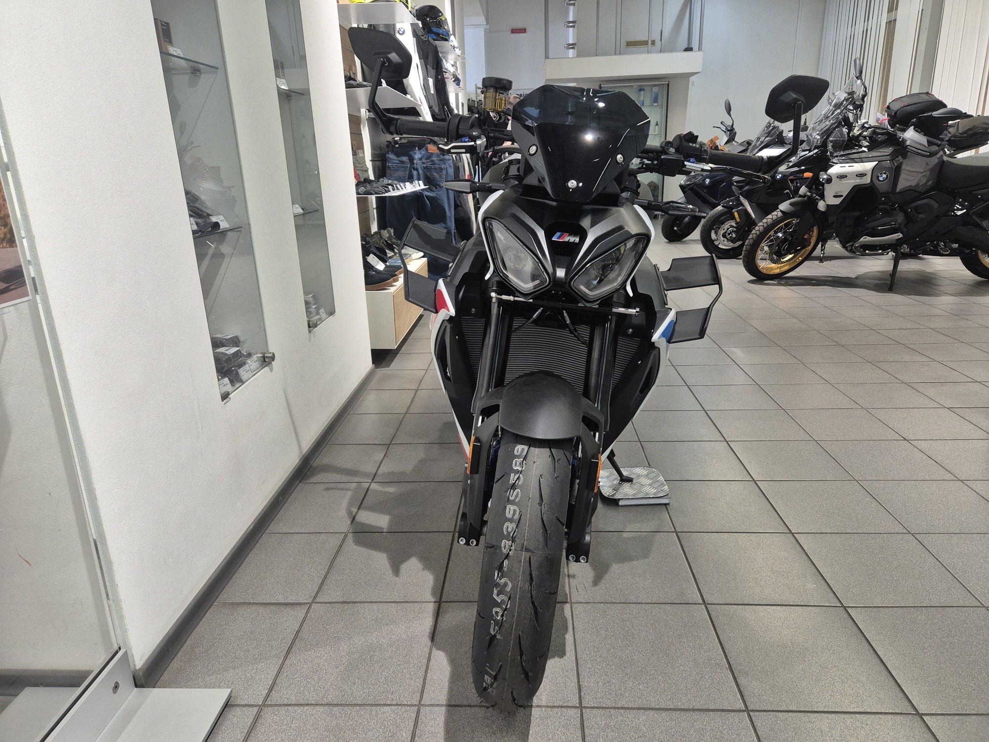 M 1000 R