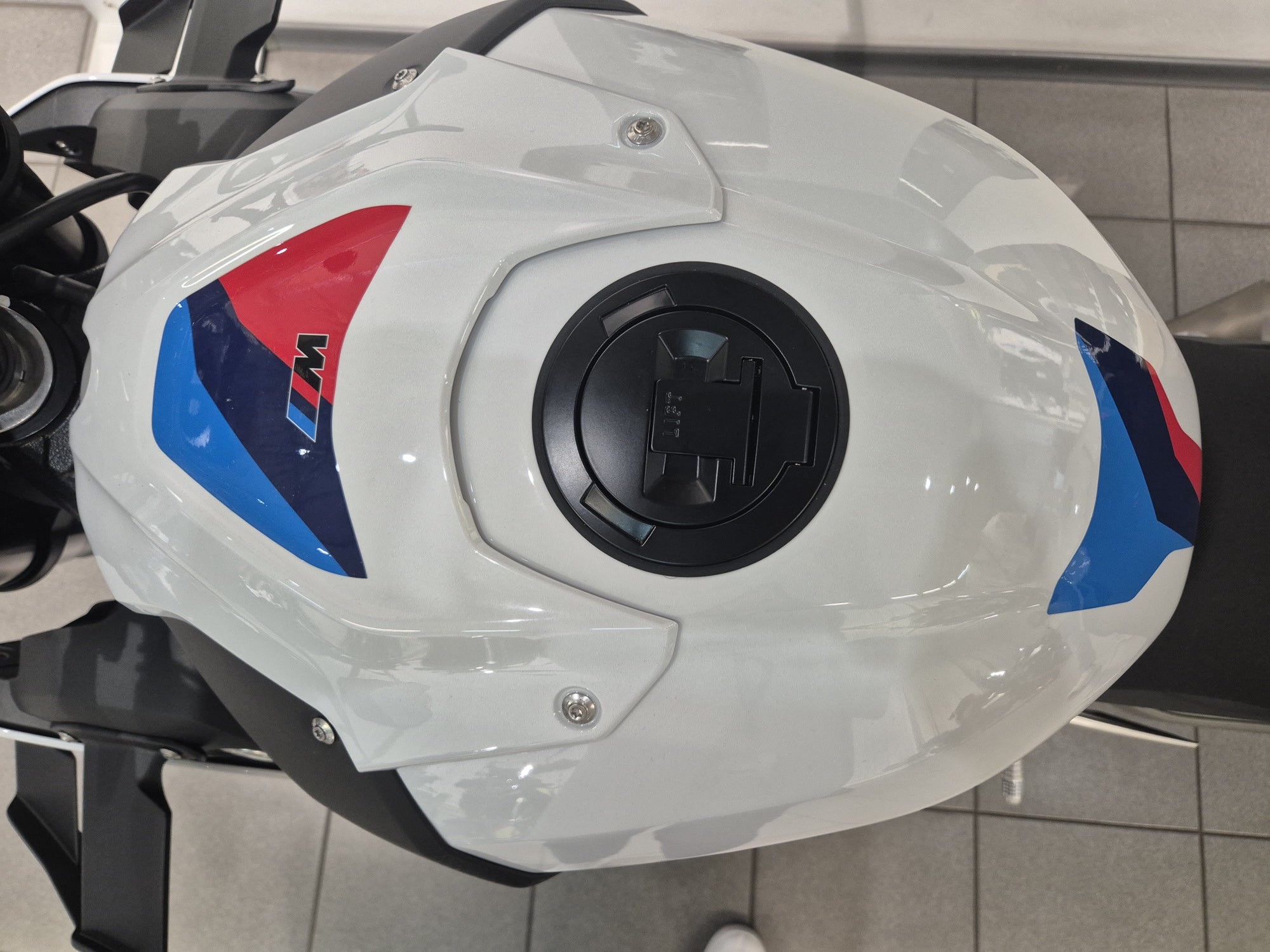 M 1000 R