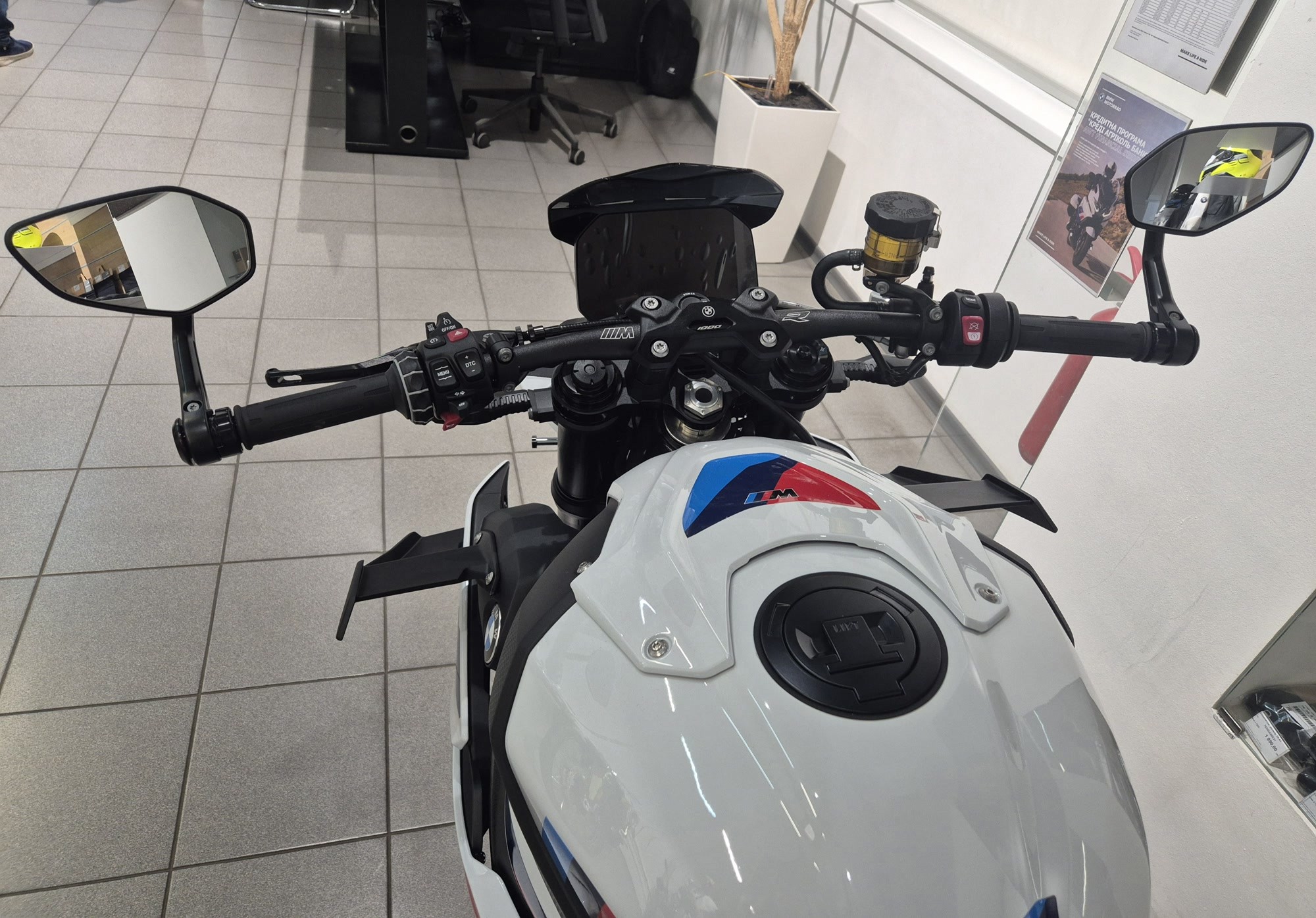M 1000 R