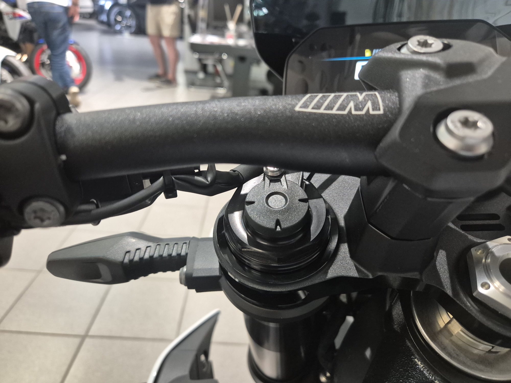 M 1000 R