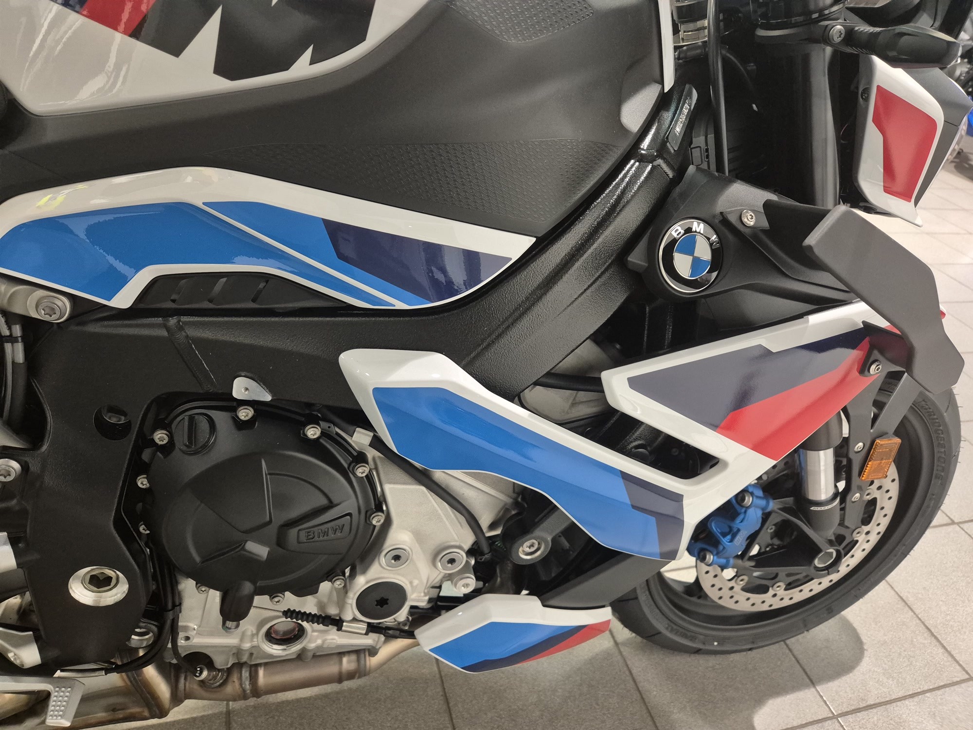M 1000 R