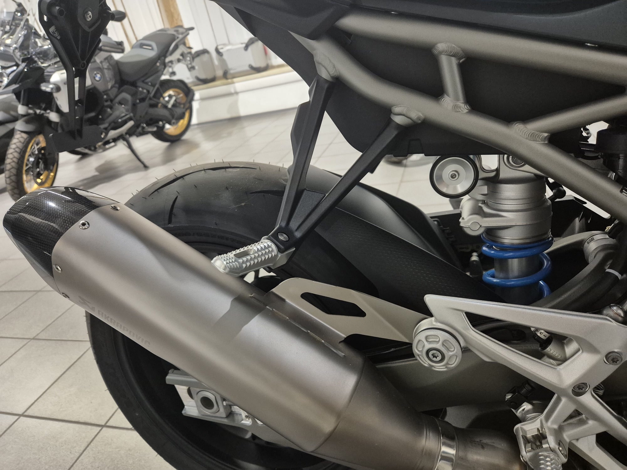 M 1000 R