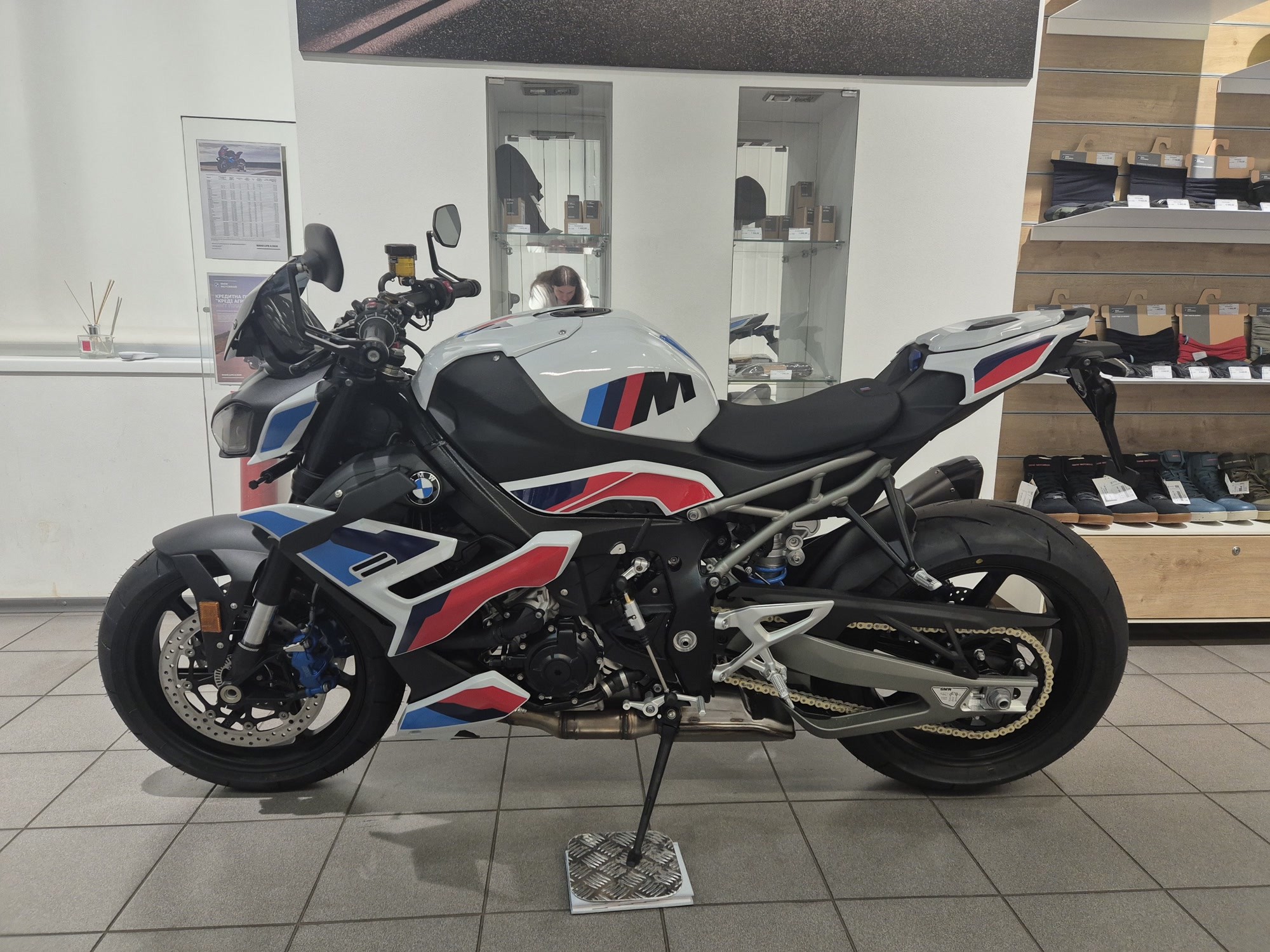 M 1000 R