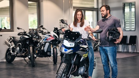 Зверніться до офіційного дилера BMW Motorrad