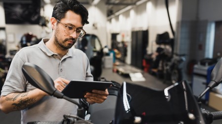 Перевірка після закінчення гарантійного терміну BMW Motorrad.